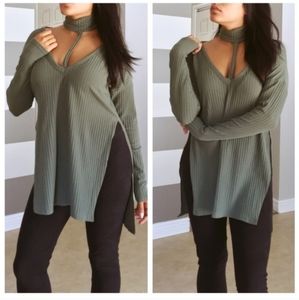 🆕️{NWOT} |REPOSH|• Olive Ribbed Choker Slit Top •